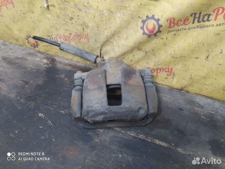 Суппорт передний правый Peugeot 307