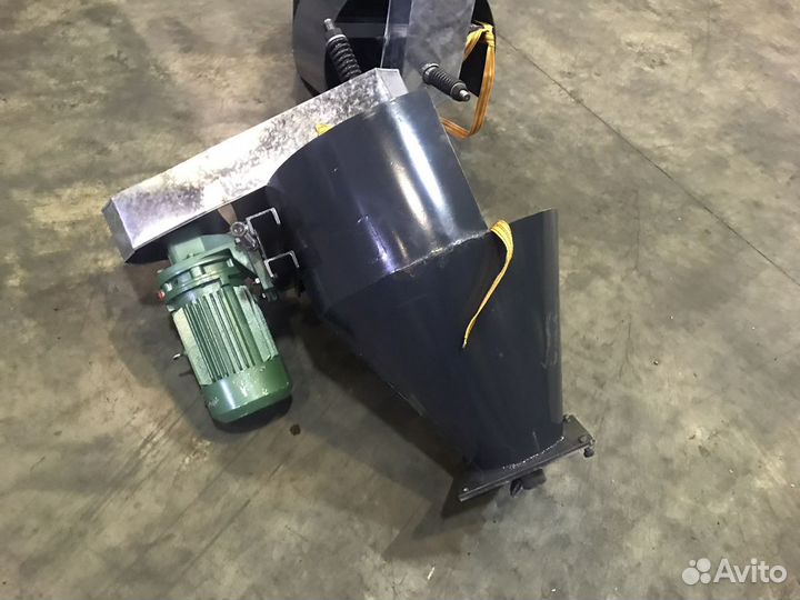 Шнековый питатель для подачи сырья в гранулятор