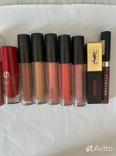 Помада, тени, тональный крем, консилер, кисти