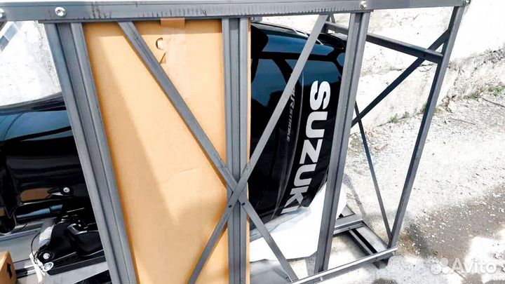 Мотор лодочный Suzuki DF200ATX черный в наличии