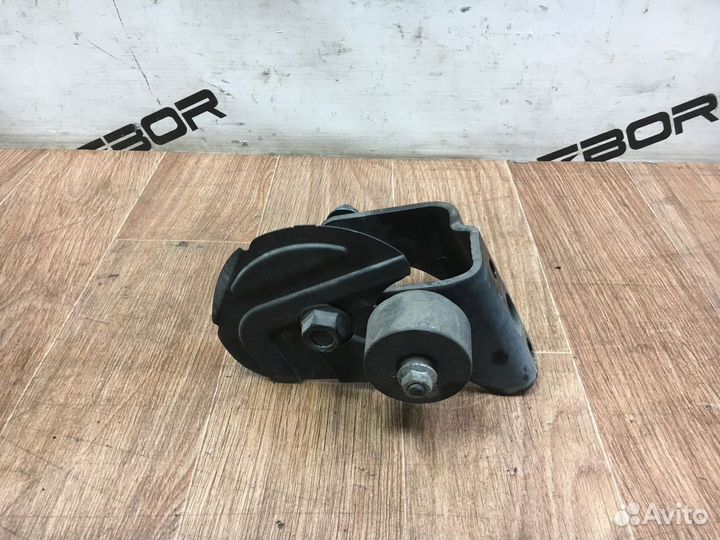 Кронштейн опоры двигателя Toyota Isis I рестайлинг (2009—2018)