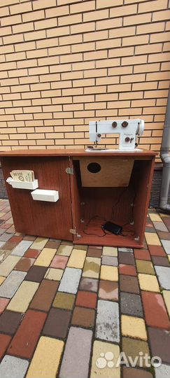 Швейная машина Чайка 143