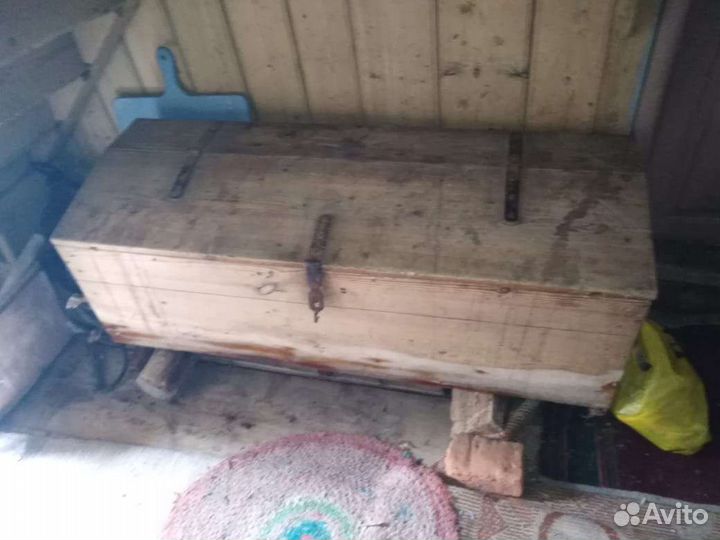 Ларь старинный