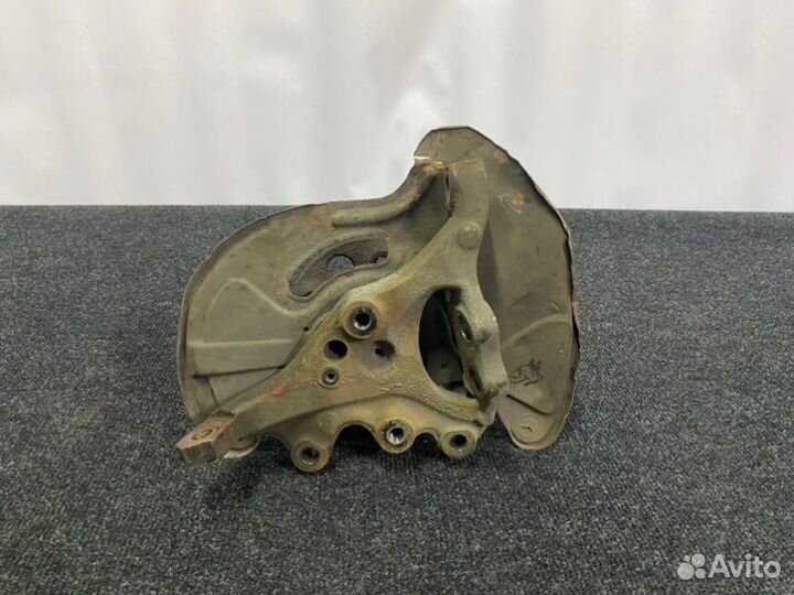 Кулак передний левый Mercedes 203 W203 M271.940