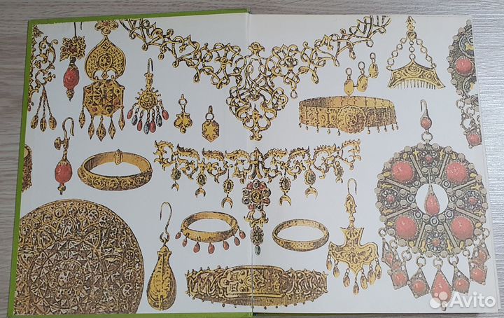 Царство людей. Одежда, утварь, обычаи