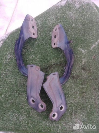 Петля капота Ford Focus 2012