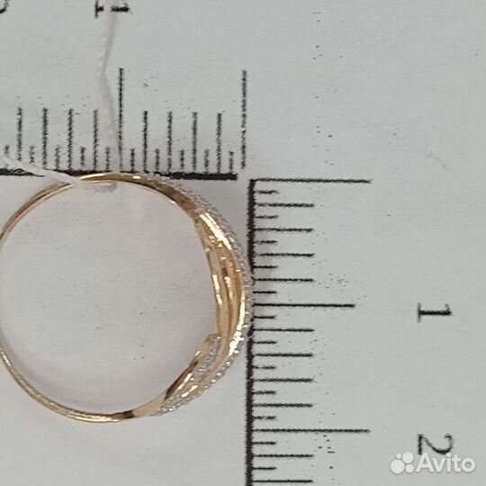 Кольцо с синтетическим камнем Золото