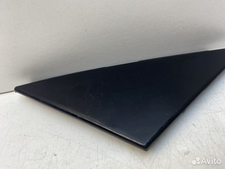 Накладка двери передней левой Volvo XC60 2017+