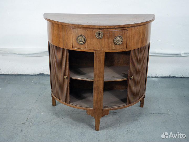 Полушкаф с дверцами-шторами 1770-х гг