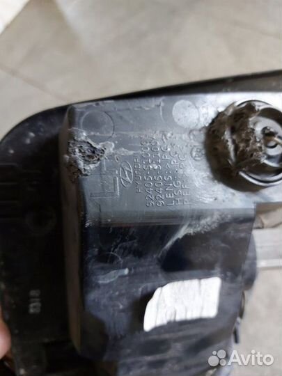 Задний противотуманный фонарь Hyundai Santa Fe 4