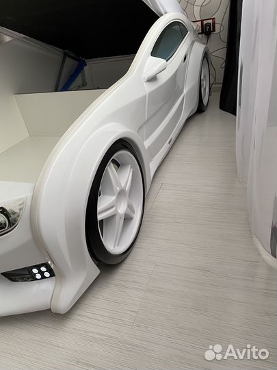 Детская кровать машина