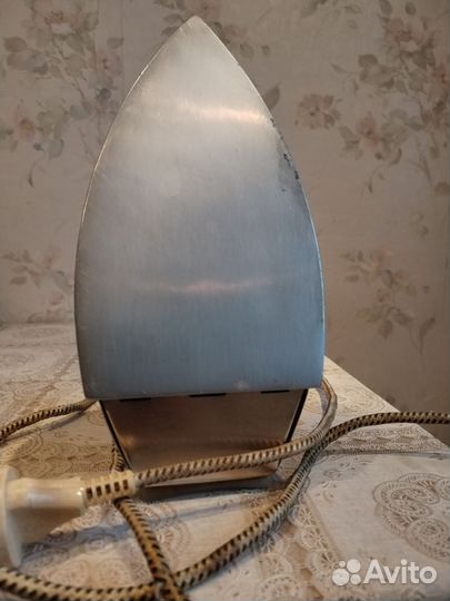 Утюг 80-ые в хорошем рабочем состоянии