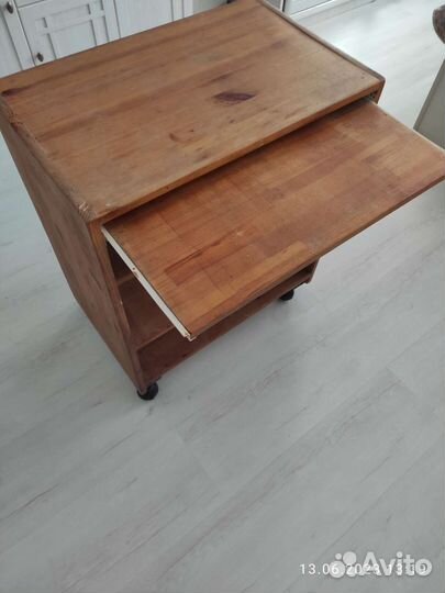 Компьютерный стол на колесиках