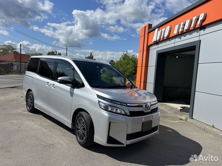 Toyota Voxy 2.0 CVT, 2020, 20 300 км