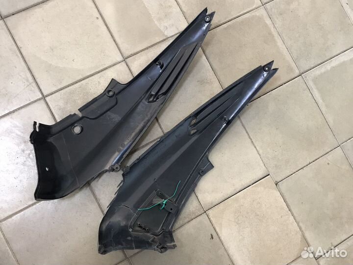 Пластик боковой Suzuki Address V100