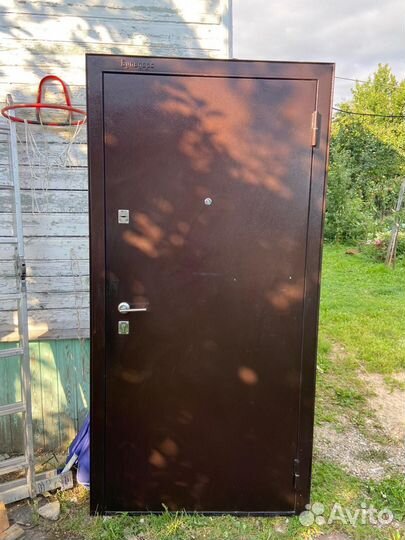 Дверь входная металлическая уличная