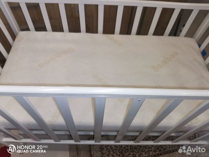 Кроватка с матрасом, одеяло, подушка