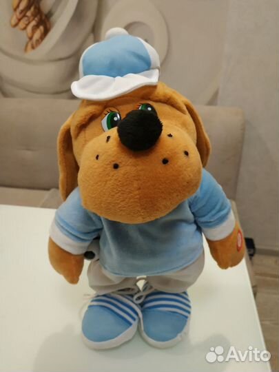 Собака смешно танцующая и поющая