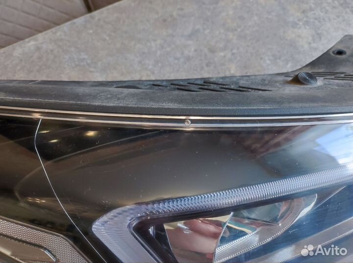 Фара правая Hyundai Tucson 3 92102D7600