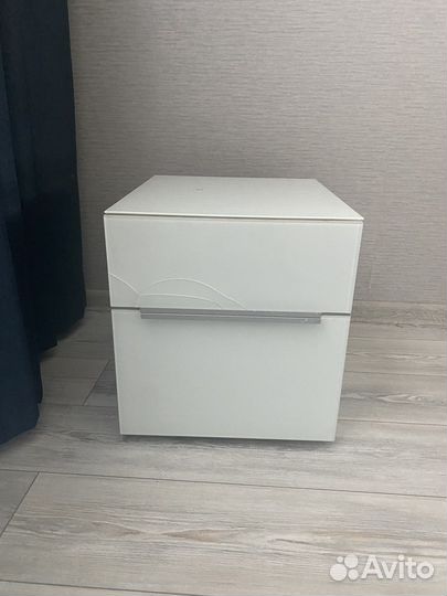 Тумба прикроватная белая