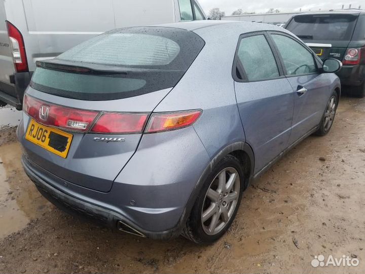 Разбирается Honda Civic 5D 2008г. R18A2