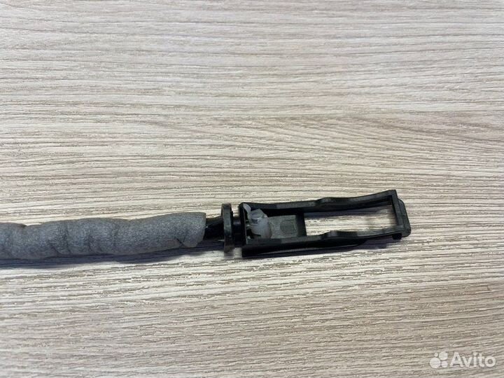 Трос замка двери передний Volkswagen Polo