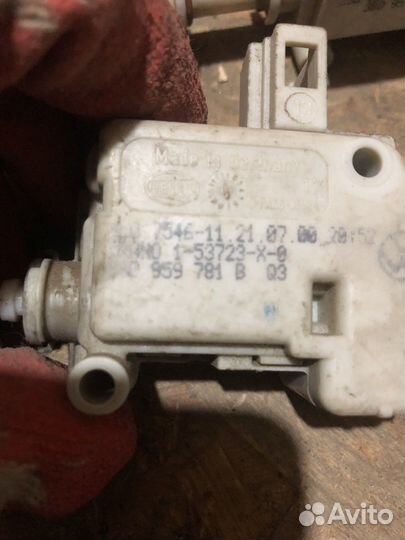 Активатор лючка бензобака замка шкода фольксваген