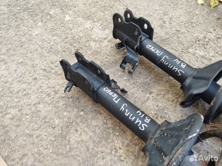 Стойка подвески передняя Nissan Sunny FB14 GA16