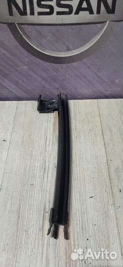 Направляющая стекла Nissan teana J32 Лев