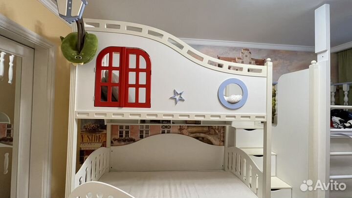 Кровать двухъярусная с домиком