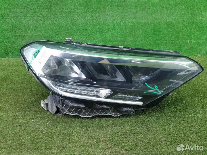 Фара правая Volkswagen Polo