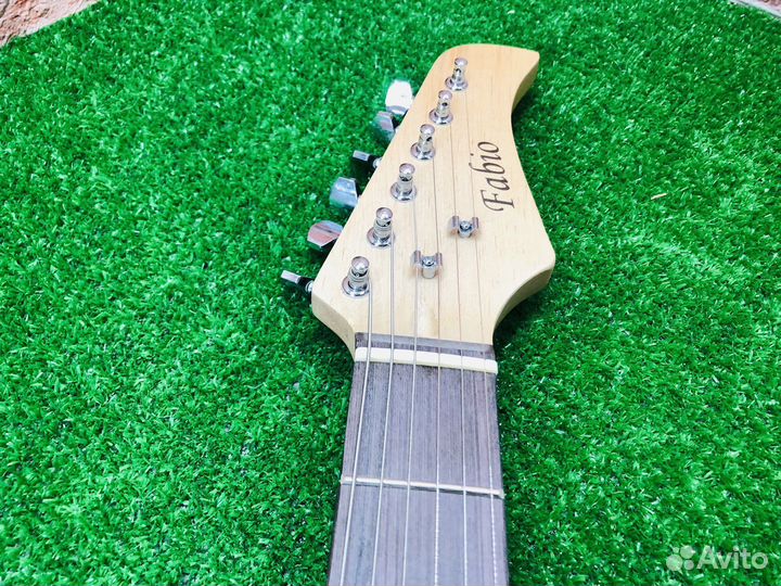 Z.8722 электрогитара Fabio ST100WH