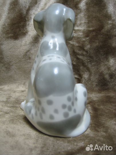 Фарфоровая статуэтка 