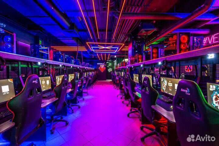 Администратор в премиум кибер-арену Venom