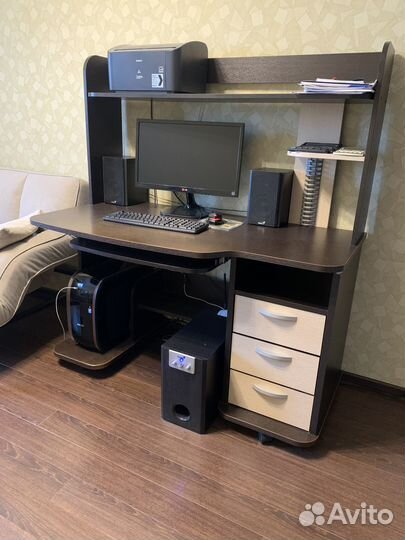 Компьютерный стол, тумба под телевизор, шкаф