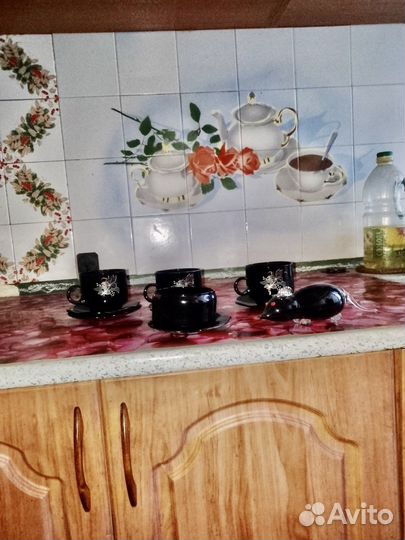 Чайный сервиз из темного стекла