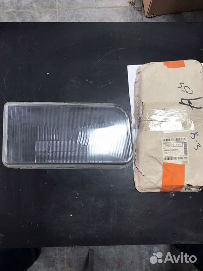 Passat '88-93 стекло фары прав