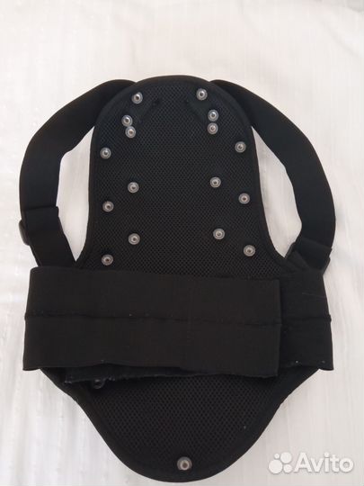 Защита спины горнолыжная