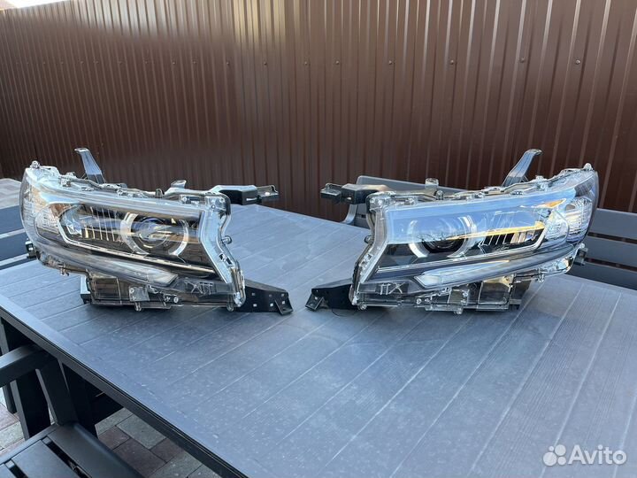 Фара Toyota Prado 150 (правая)