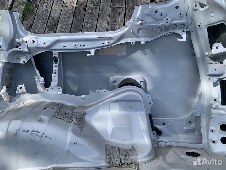 Крыло заднее левое Lexus LX 570