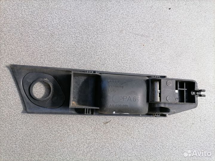 Ручка двери внутр.задн.левая Audi 100 C4 1991-1994