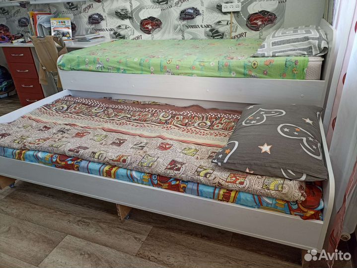 Двухъярусная кровать бу с матрасами