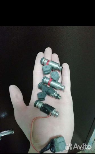 Топливная рампа гольф 4 с форсунками