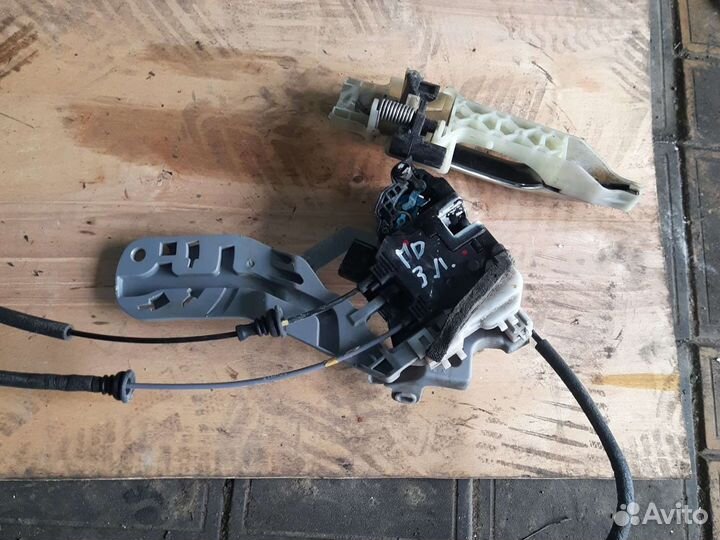 Замок задний левый Hyundai Avante md