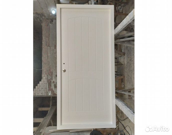Входная дверь из массива дерева с коробом.С-М7