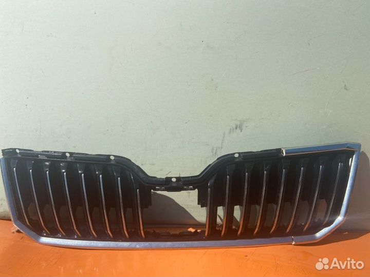 Решетка радиатора передняя Skoda Superb 2015 2019