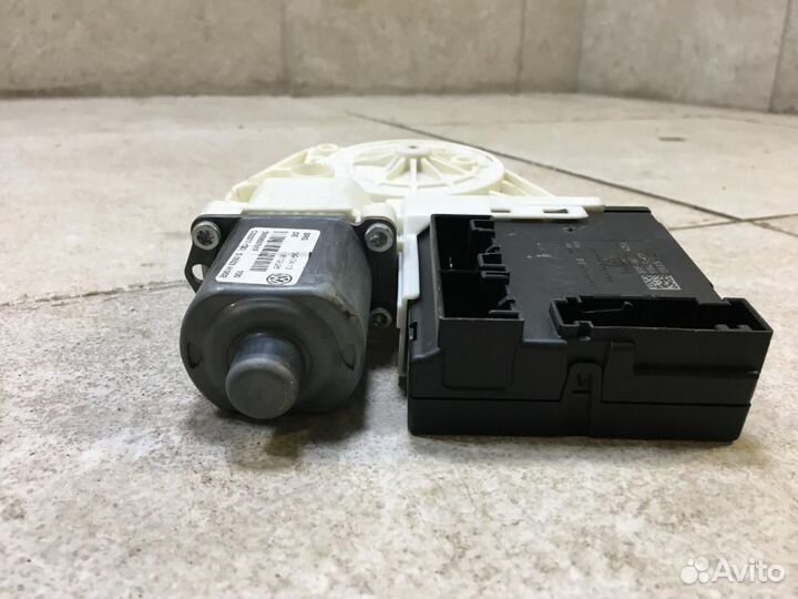 Моторчик стеклоподъемника Volkswagen Jetta 6 5K