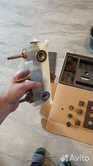 Термостатический смеситель для душа. Скрытый м