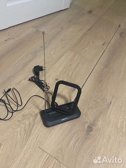 Антенна телевизионная комнатная Denn DAA250