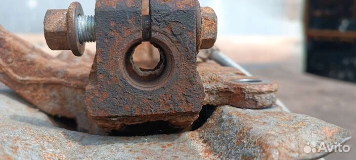 Поворотный кулак, ступица Митсубиси Лансер 10